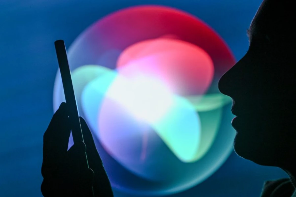 "Apple" "Siri"yə süni intellekt əlavə edəcək
