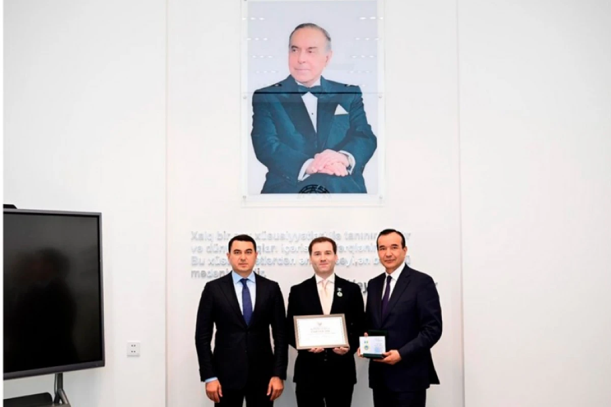 Azərbaycanlı tarzən “Özbəkistanın mədəniyyət elçisi” medalı ilə təltif edildi