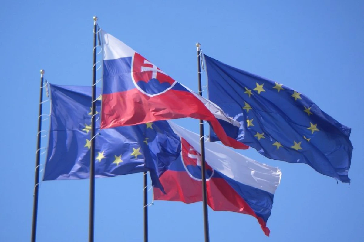 Aİ Rusiyaya qarşı sanksiyalarla bağlı Slovakiya ilə danışacaq