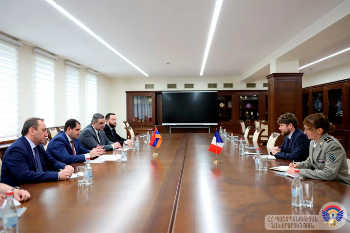 Suren Papikyan Fransa səfiri ilə görüşdü