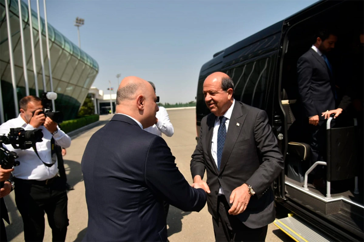 Ersin Tatar Azərbaycana gəldi
