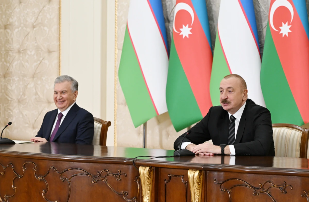 Azərbaycan Prezidenti İlham Əliyev və Özbəkistan Prezidenti Şavkat Mirziyoyev mətbuata bəyanatlarla çıxış etdilər - YENİLƏNDİ — 9
