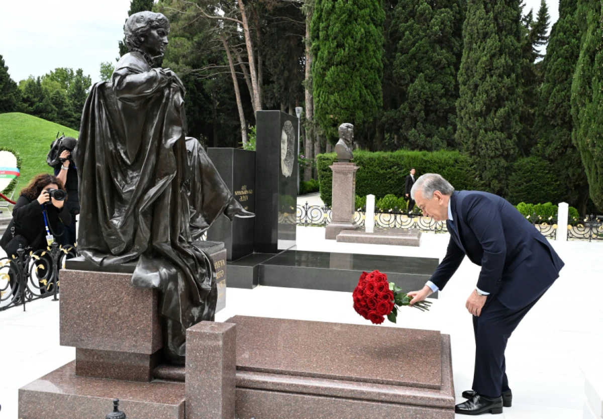 Özbəkistan Prezidenti Fəxri xiyabanda Ulu Öndər Heydər Əliyevin xatirəsini andı — 2