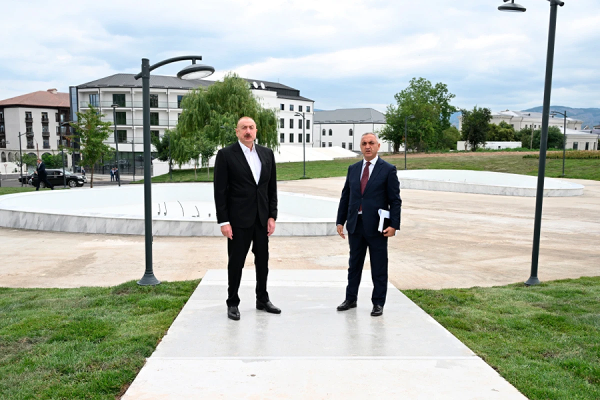 Prezident İlham Əliyev Xankəndidə Zəfər parkında görülən tikinti işləri ilə tanış oldu