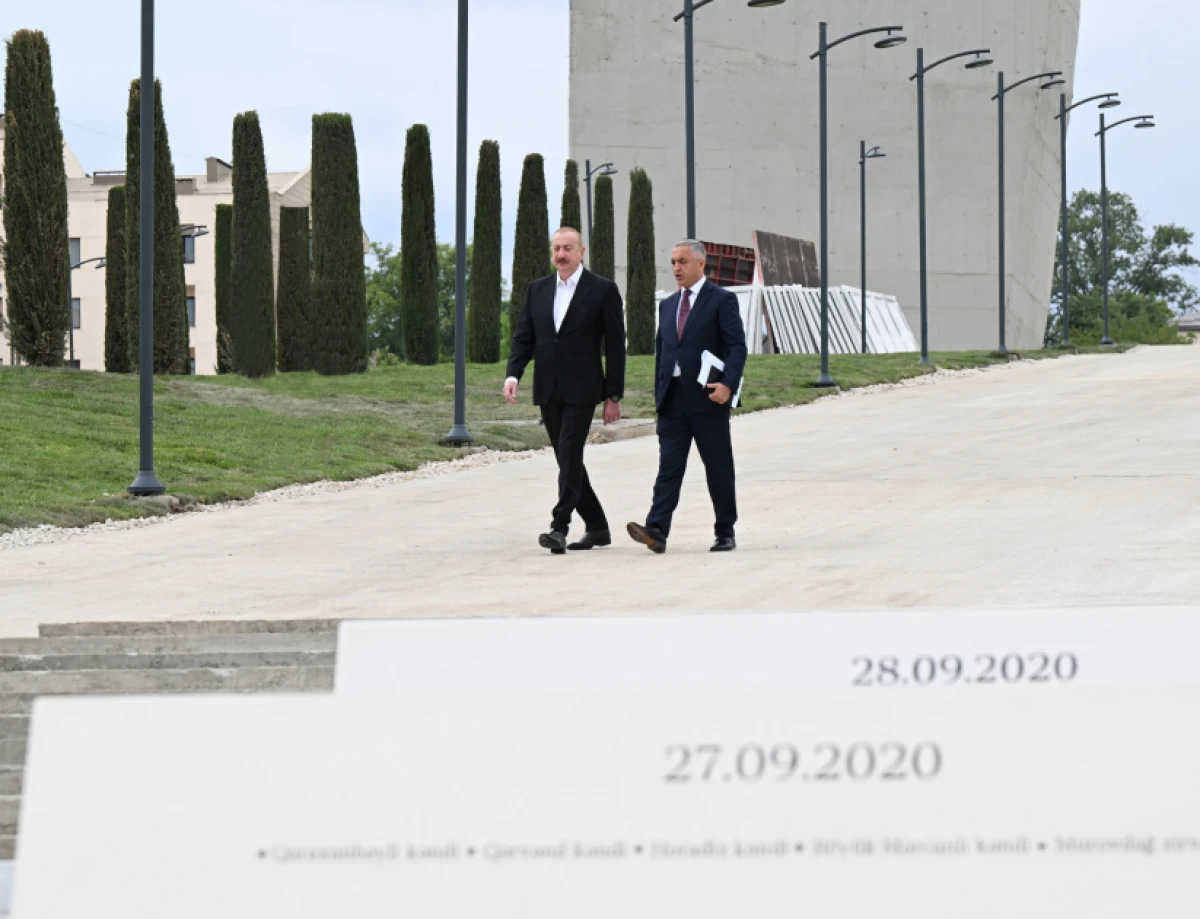 Prezident İlham Əliyev Xankəndidə Zəfər parkında görülən tikinti işləri ilə tanış oldu — 3
