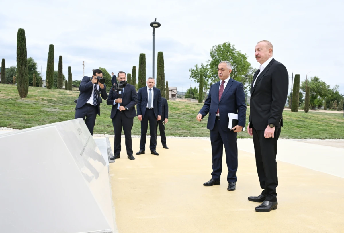 Prezident İlham Əliyev Xankəndidə Zəfər parkında görülən tikinti işləri ilə tanış oldu — 6