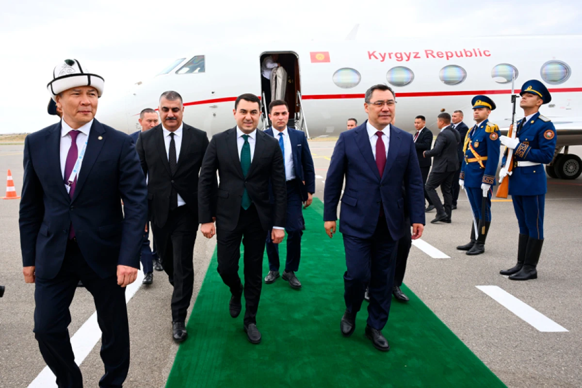 Qırğızıstan Prezidenti Sadır Japarov Azərbaycana səfərə gəldi