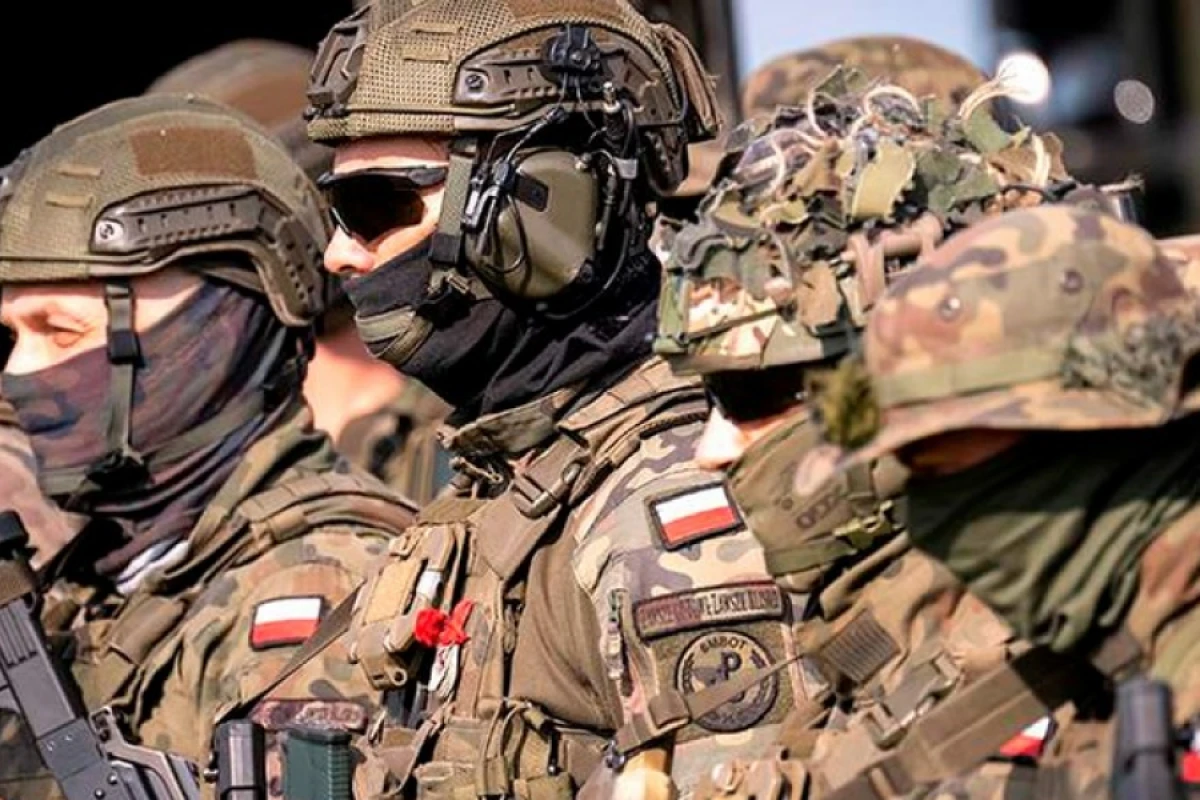 Polşa iki ölkə ilə sərhədə minlərlə hərbçi göndərir