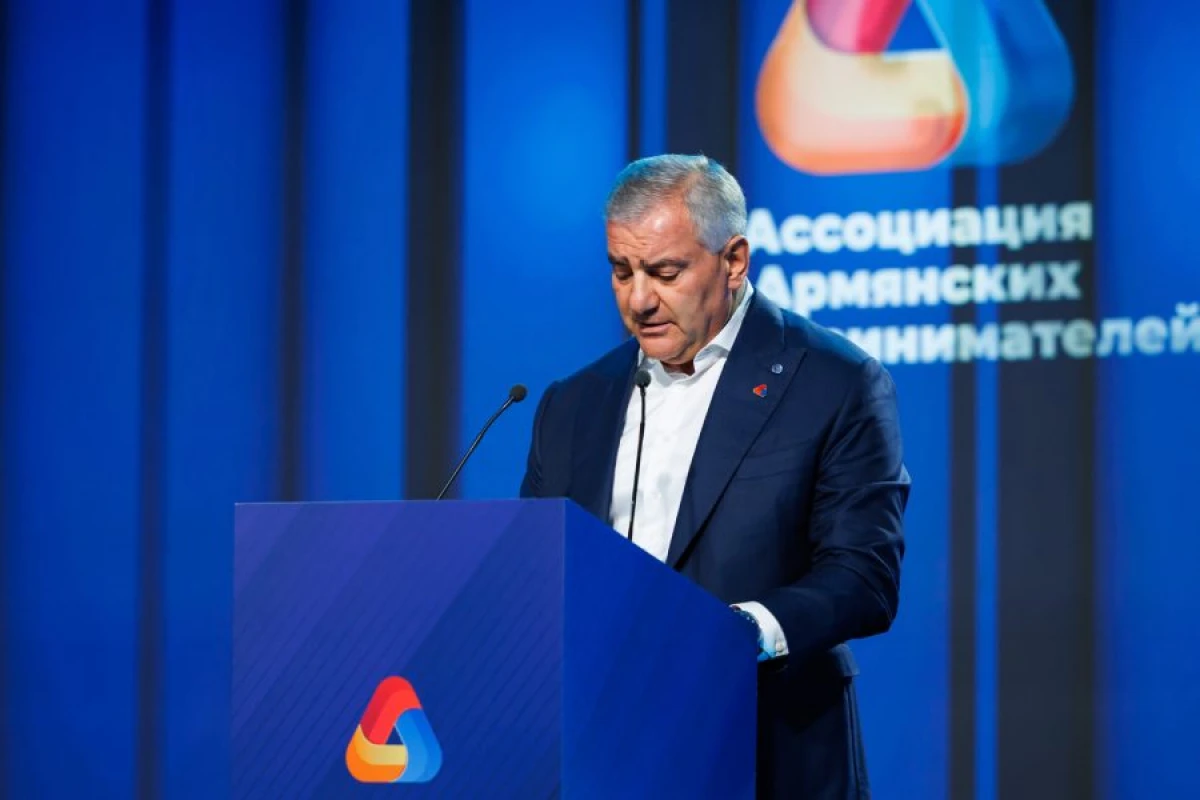 Karapetyan Paşinyanın iki tərəfdaşını məhkəməyə verir