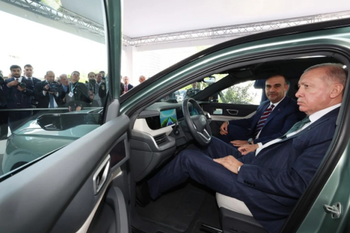 Ərdoğan "TOGG"un yeni modeli ilə test sürüşü etdi