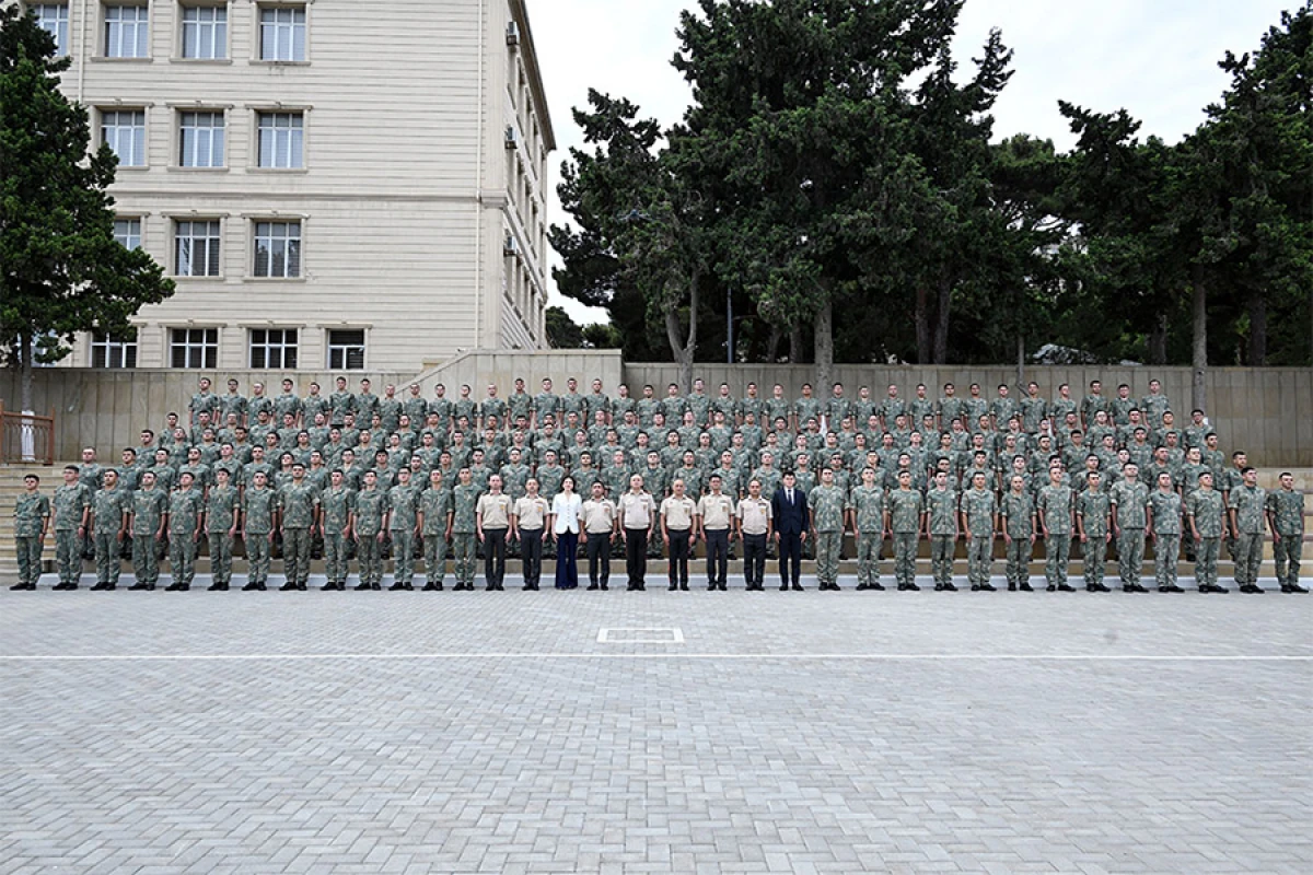 İntellektual qabiliyyətli bölmələrdən tərxis olunan gənclərlə görüş keçirildi