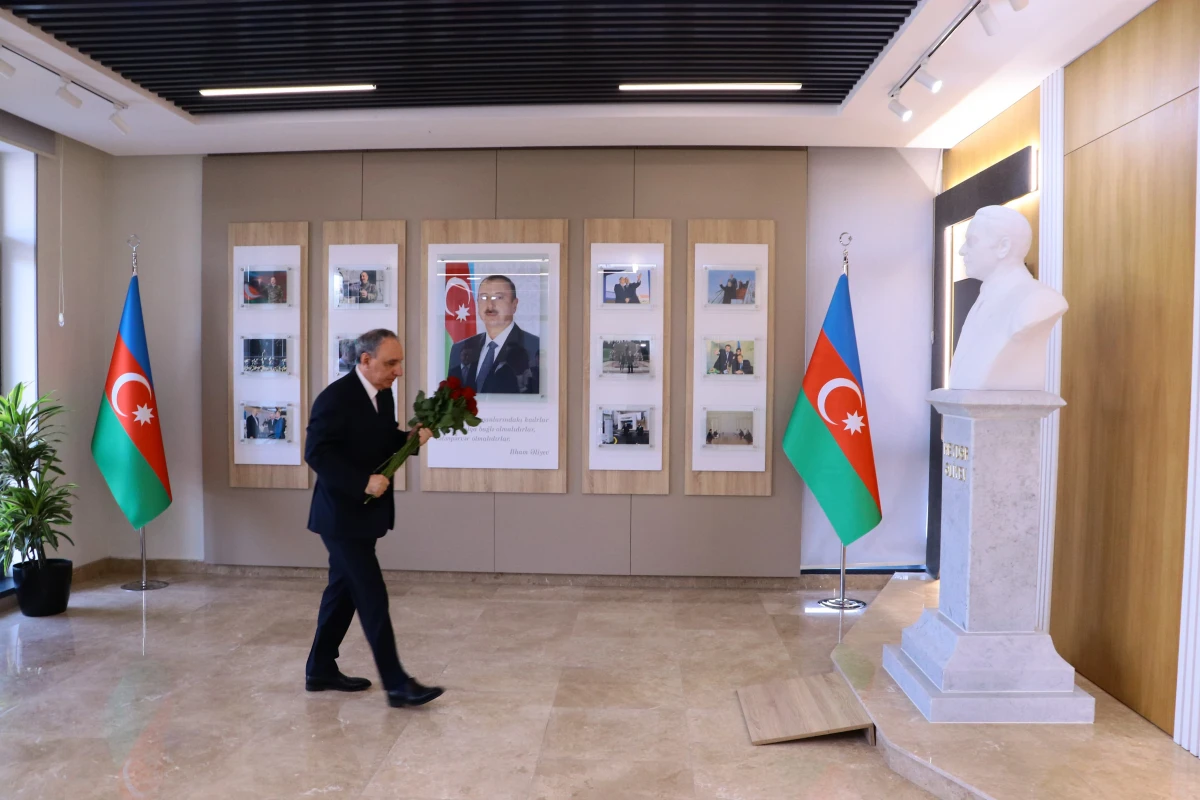 Baş prokuror Nərimanovda vətəndaşları qəbul etdi — 1