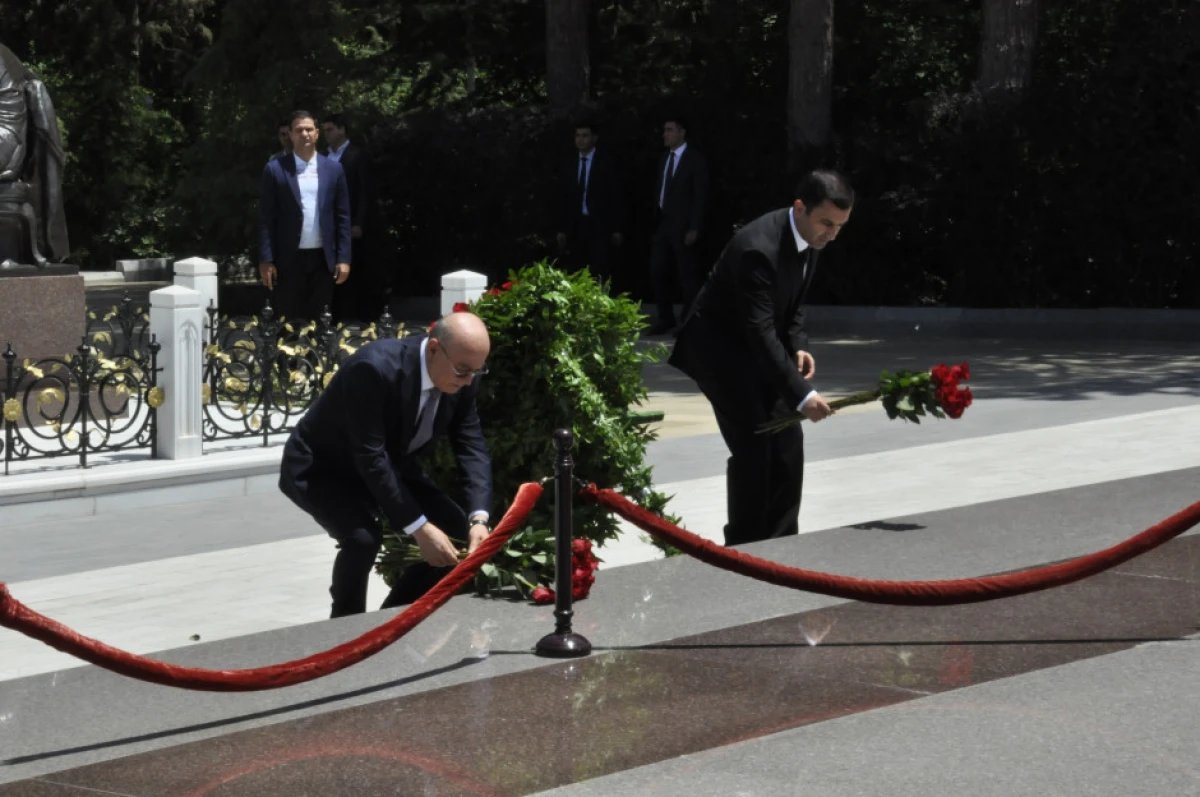 Kəmaləddin Heydərov BMMT-nin yeni Baş katibi ilə Fəxri xiyabanı ziyarət etdi — 4