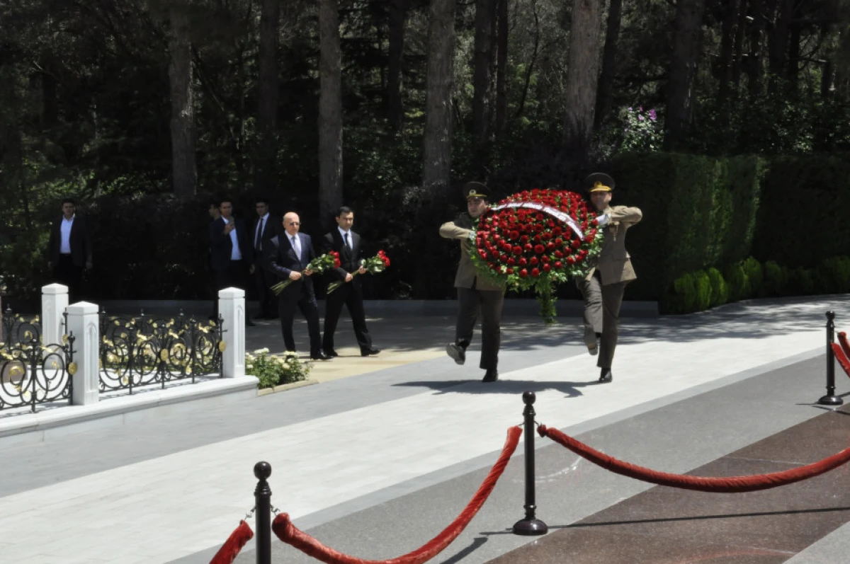 Kəmaləddin Heydərov BMMT-nin yeni Baş katibi ilə Fəxri xiyabanı ziyarət etdi — 6