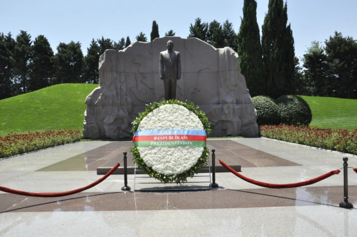 Kəmaləddin Heydərov BMMT-nin yeni Baş katibi ilə Fəxri xiyabanı ziyarət etdi — 8