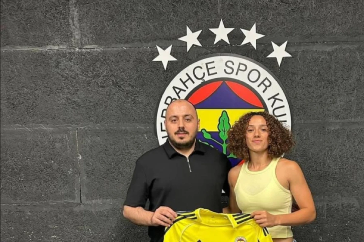 Azərbaycan millisinin futbolçusu “Fənərbağça”da