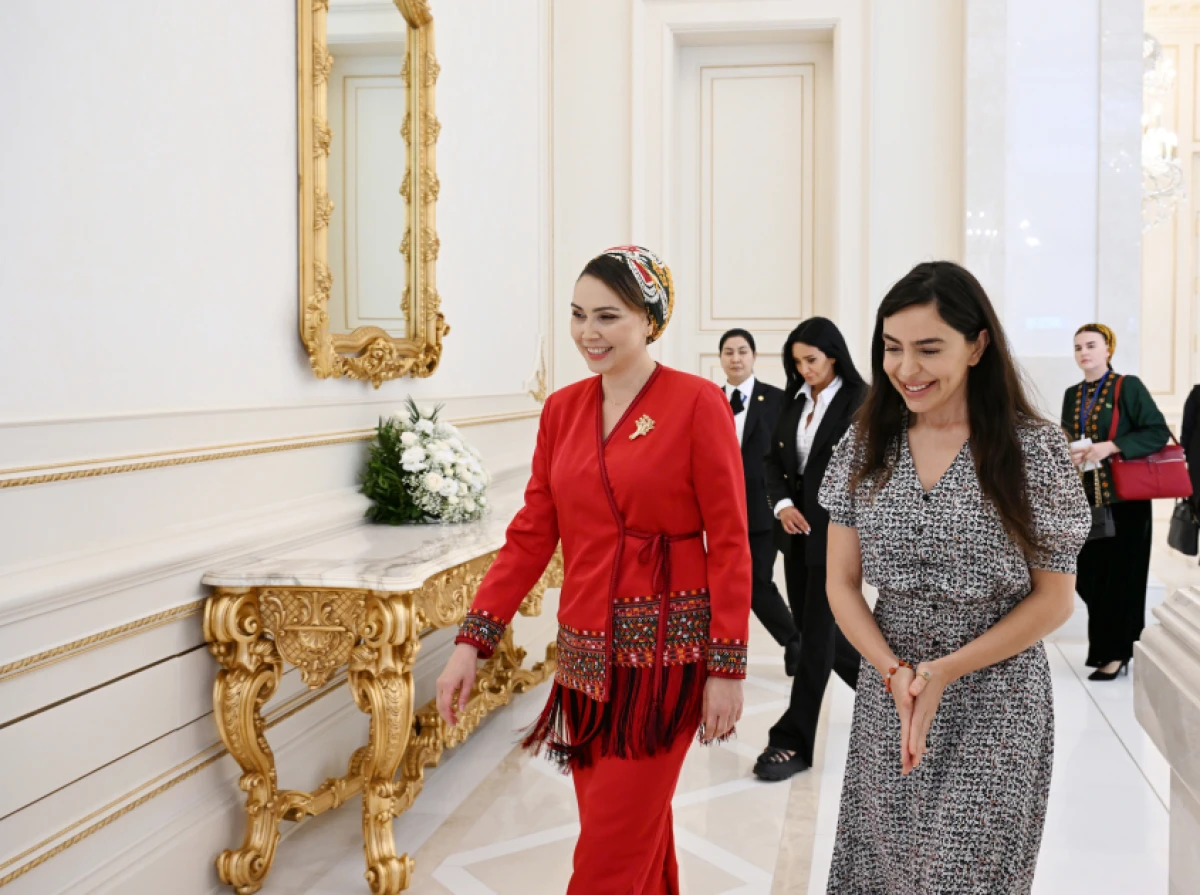 Leyla Əliyeva Türkmənistan Xalq Məsləhəti sədrinin qızı Oquldjaxan Atabayeva ilə görüşdü — 3