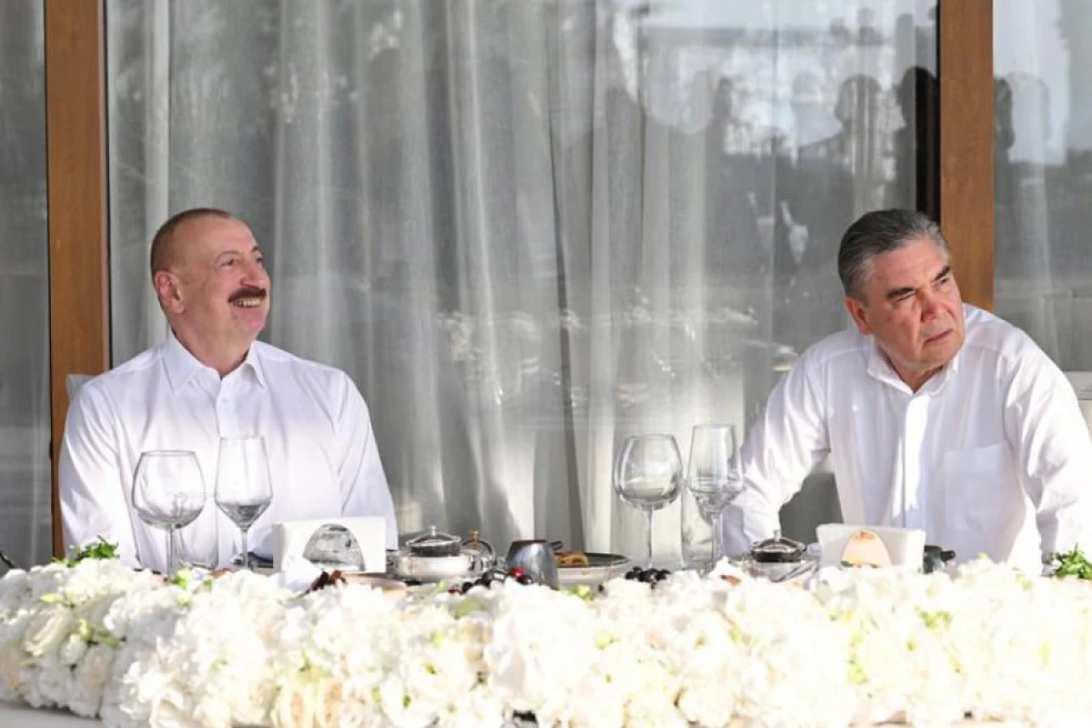 Prezident İlham Əliyev və Qurbanqulu Berdiməhəmmədov birgə nahar etdilər