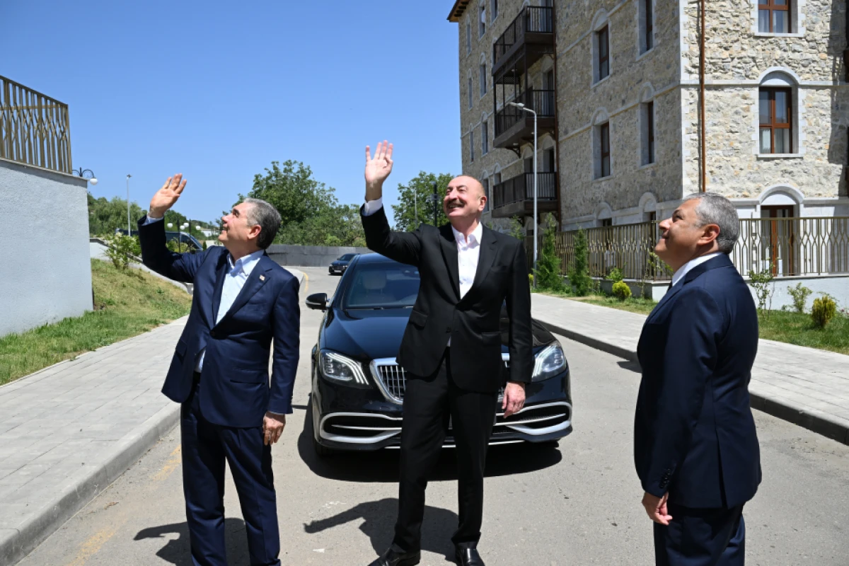 Prezident İlham Əliyev və Türkmənistan Xalq Məsləhətinin sədri Şuşada inşa edilmiş birinci yaşayış kompleksində olublar — 6
