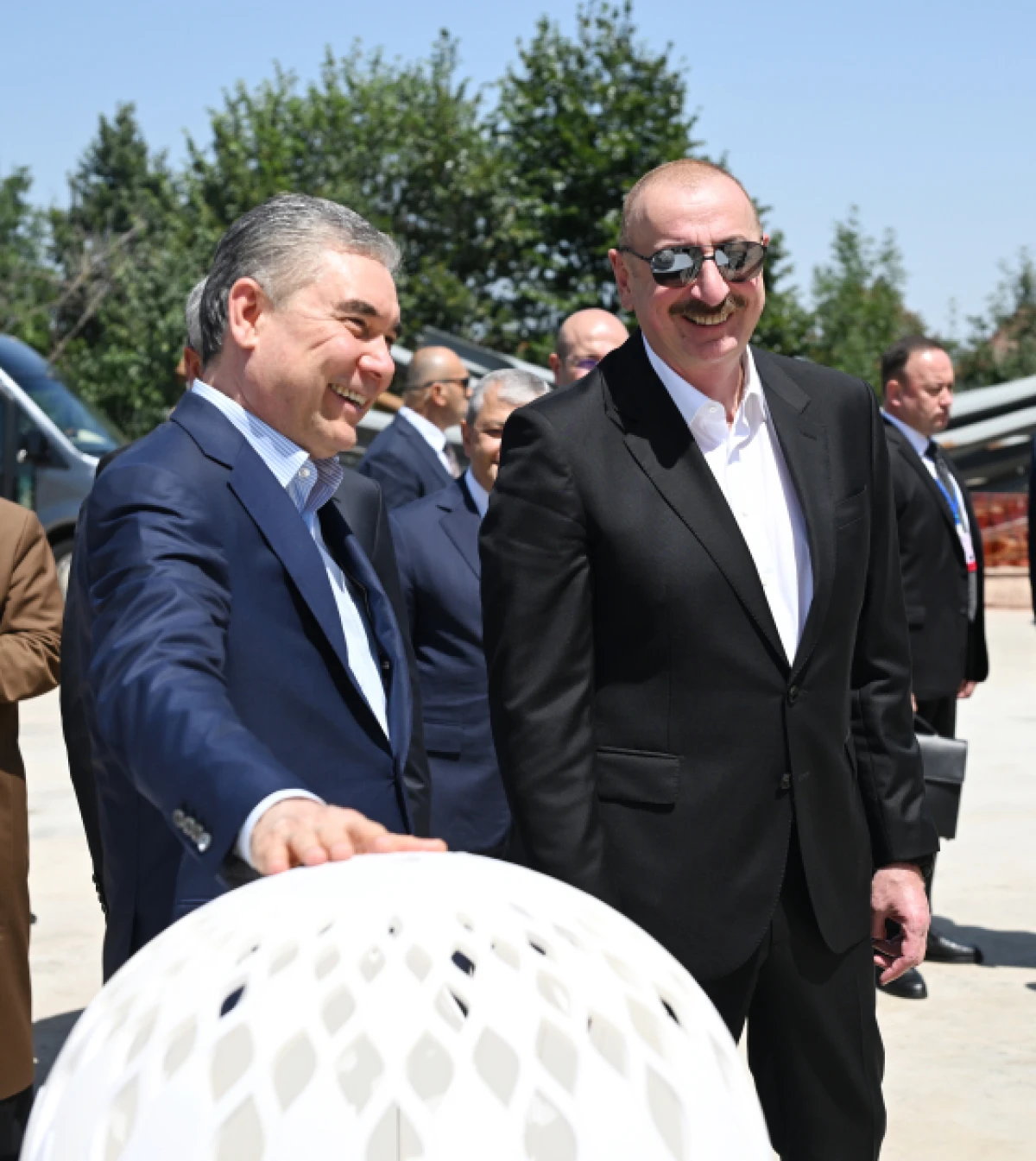 Azərbaycan Prezidenti və Türkmənistan Xalq Məsləhətinin sədri Yeni Şuşa məscidində tikinti işlərinin gedişi ilə tanış olublar — 2