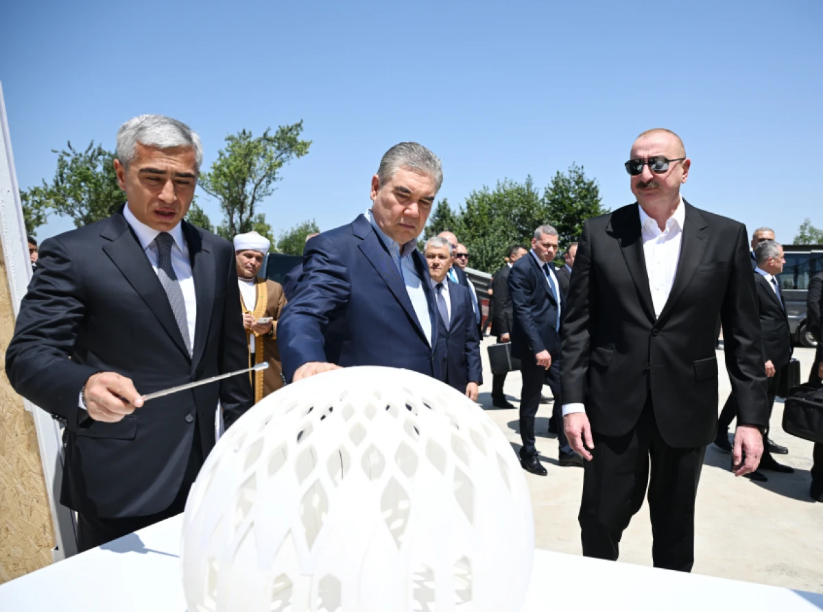 Azərbaycan Prezidenti və Türkmənistan Xalq Məsləhətinin sədri Yeni Şuşa məscidində tikinti işlərinin gedişi ilə tanış olublar — 3