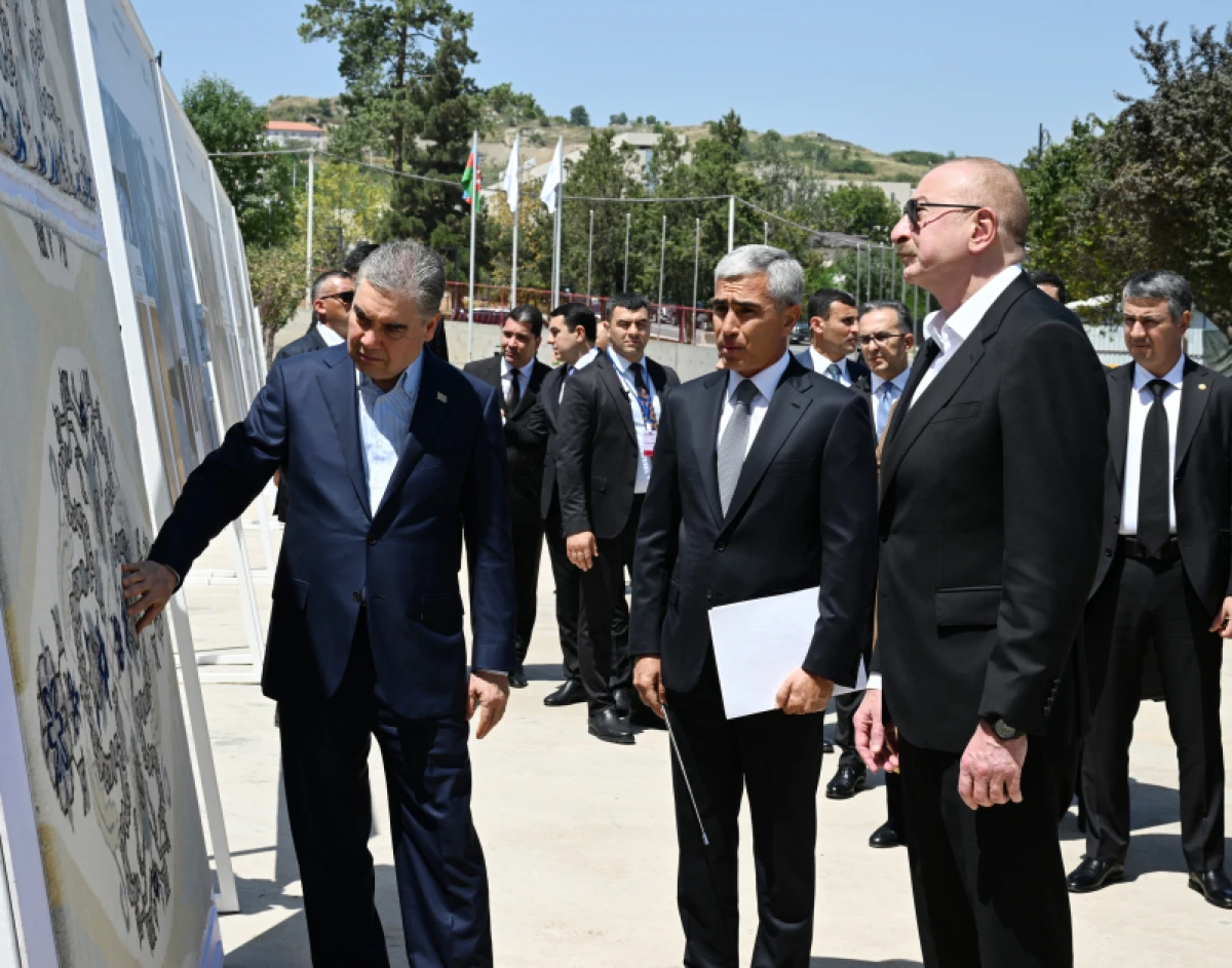 Azərbaycan Prezidenti və Türkmənistan Xalq Məsləhətinin sədri Yeni Şuşa məscidində tikinti işlərinin gedişi ilə tanış olublar — 5