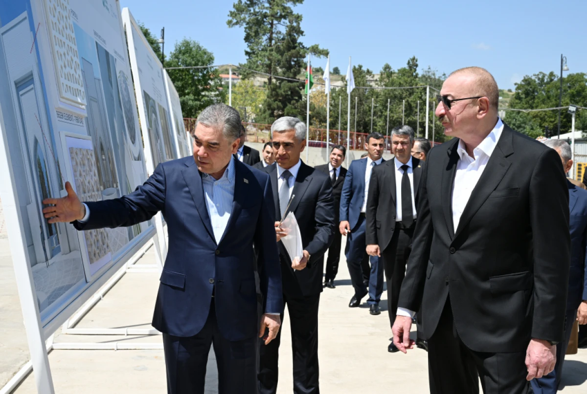 Azərbaycan Prezidenti və Türkmənistan Xalq Məsləhətinin sədri Yeni Şuşa məscidində tikinti işlərinin gedişi ilə tanış olublar — 8