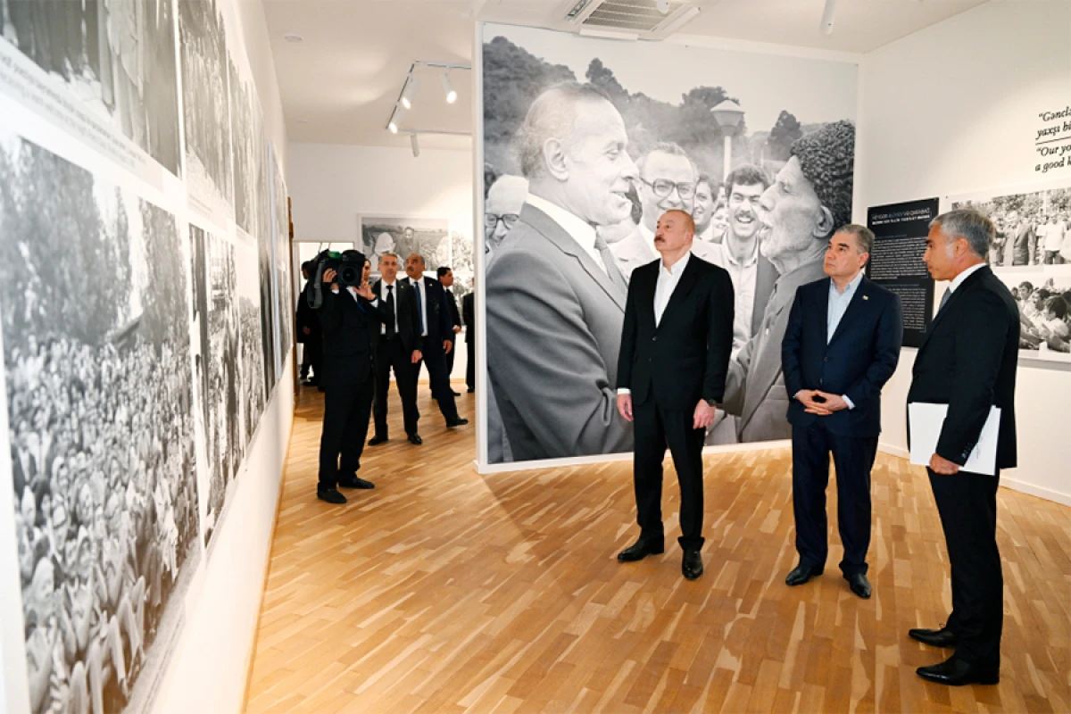 Prezident İlham Əliyev və Qurbanqulu Berdiməhəmmədov Şuşadakı Yaradıcılıq Mərkəzində “Heydər Əliyev və Qarabağ” sərgisi ilə tanış olublar