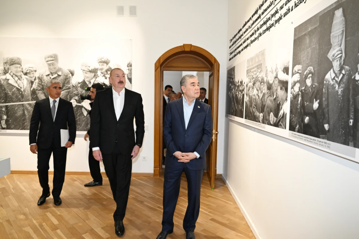 Prezident İlham Əliyev və Qurbanqulu Berdiməhəmmədov Şuşadakı Yaradıcılıq Mərkəzində “Heydər Əliyev və Qarabağ” sərgisi ilə tanış olublar — 1