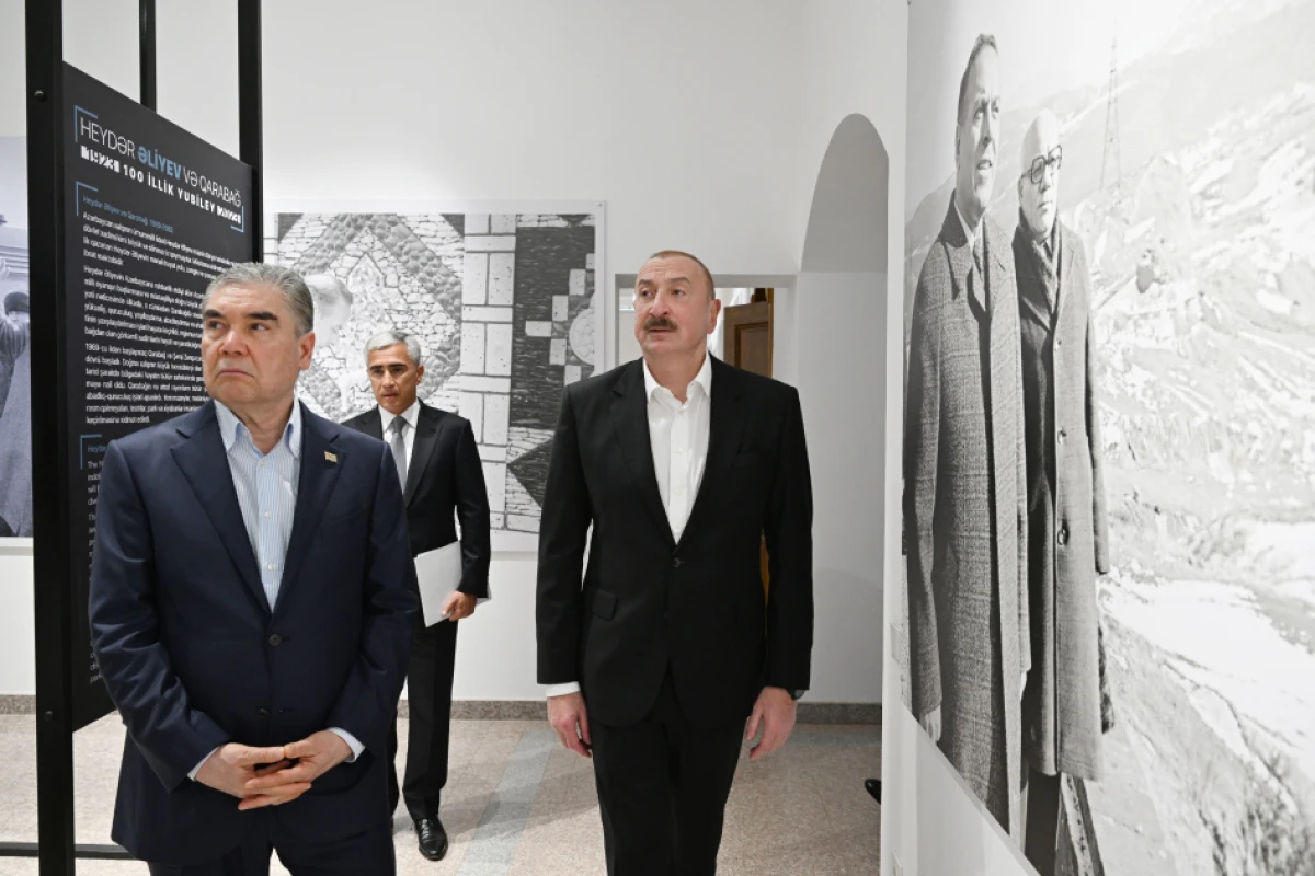 Prezident İlham Əliyev və Qurbanqulu Berdiməhəmmədov Şuşadakı Yaradıcılıq Mərkəzində “Heydər Əliyev və Qarabağ” sərgisi ilə tanış olublar — 3