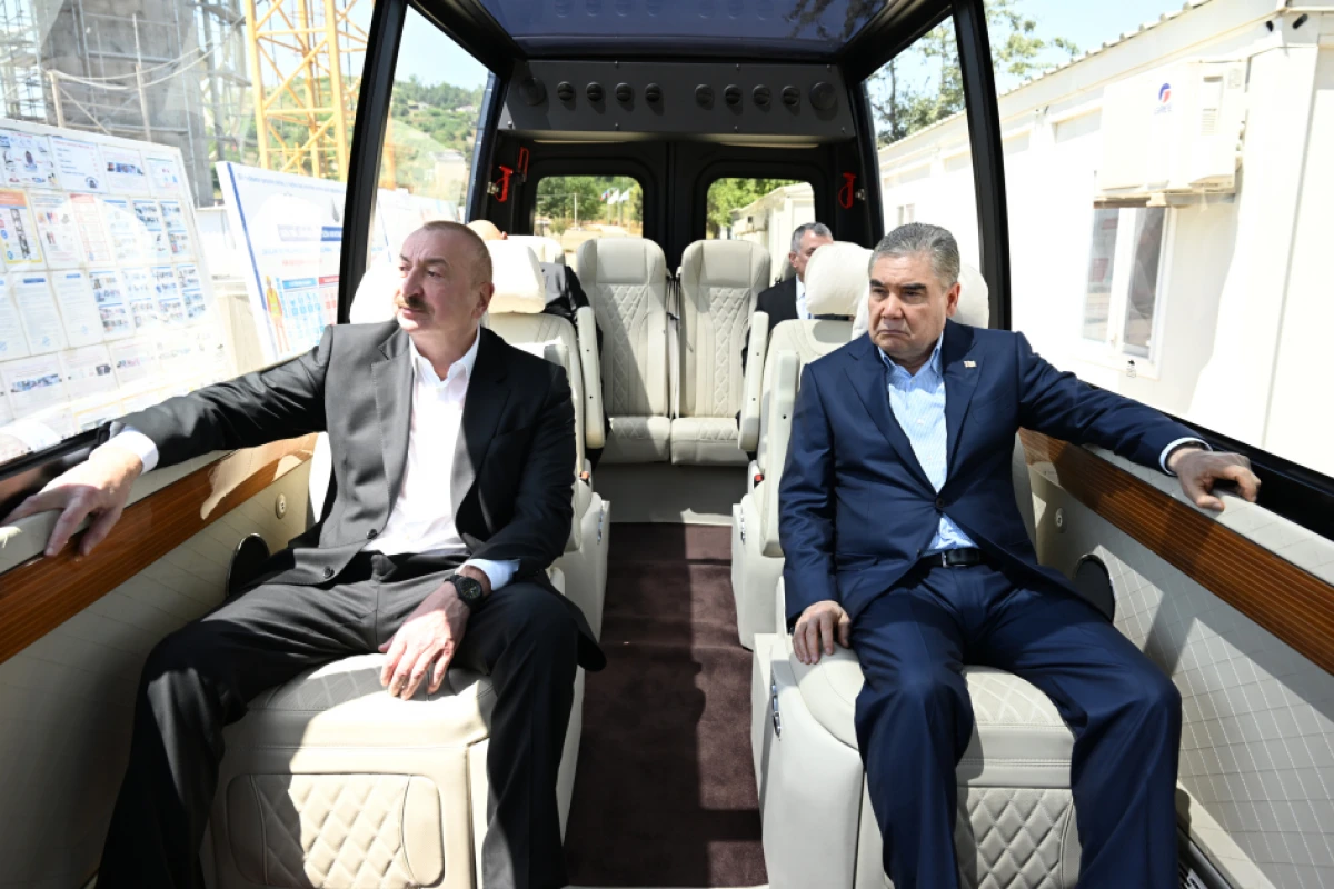 Prezident İlham Əliyev və Qurbanqulu Berdiməhəmmədov Şuşadakı Yaradıcılıq Mərkəzində “Heydər Əliyev və Qarabağ” sərgisi ilə tanış olublar — 6
