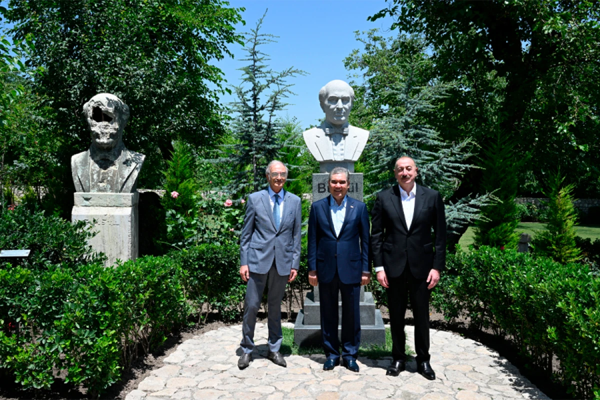 İlham Əliyev və Qurbanqulu Berdiməhəmmədov Bülbülün ev-muzeyində oldular