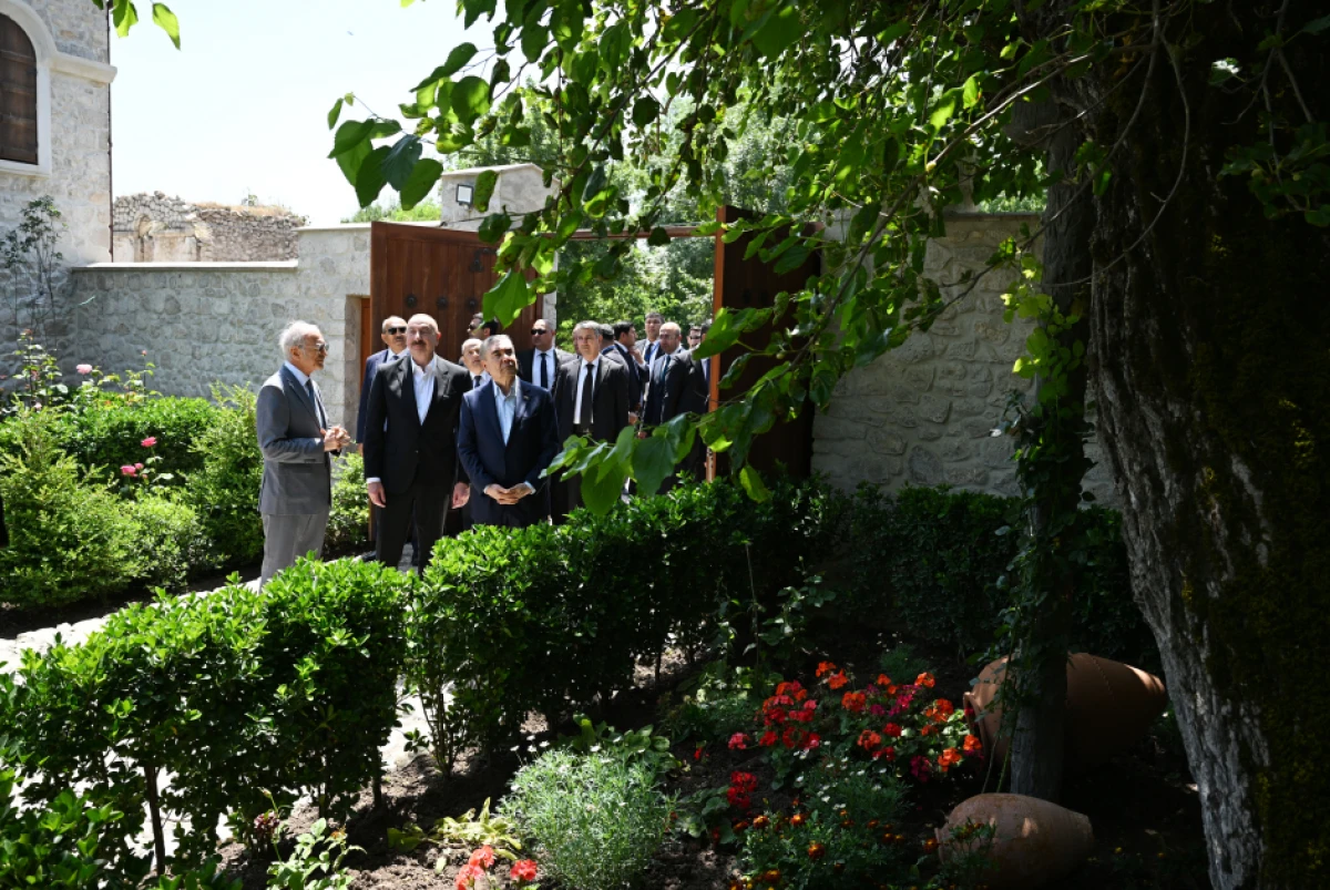 İlham Əliyev və Qurbanqulu Berdiməhəmmədov Bülbülün ev-muzeyində oldular — 8