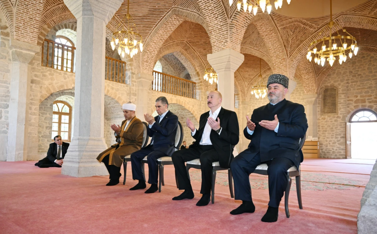 Prezident və Qurbanqulu Berdiməhəmmədov Şuşada Yuxarı Gövhər Ağa məscidini ziyarət etdilər — 2