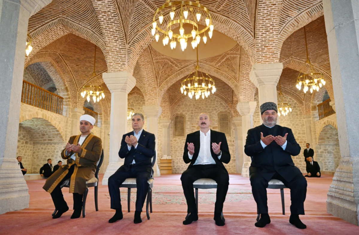 Prezident və Qurbanqulu Berdiməhəmmədov Şuşada Yuxarı Gövhər Ağa məscidini ziyarət etdilər — 4