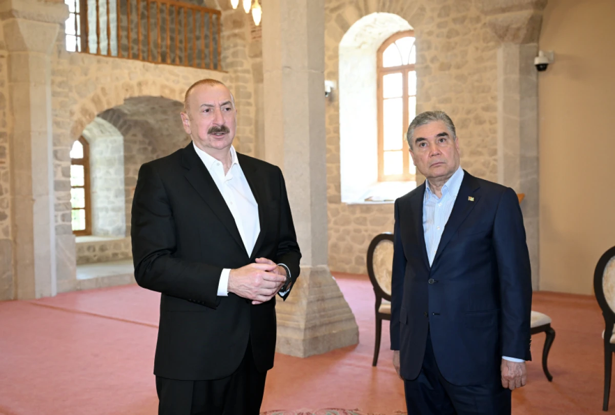 Prezident və Qurbanqulu Berdiməhəmmədov Şuşada Yuxarı Gövhər Ağa məscidini ziyarət etdilər — 5