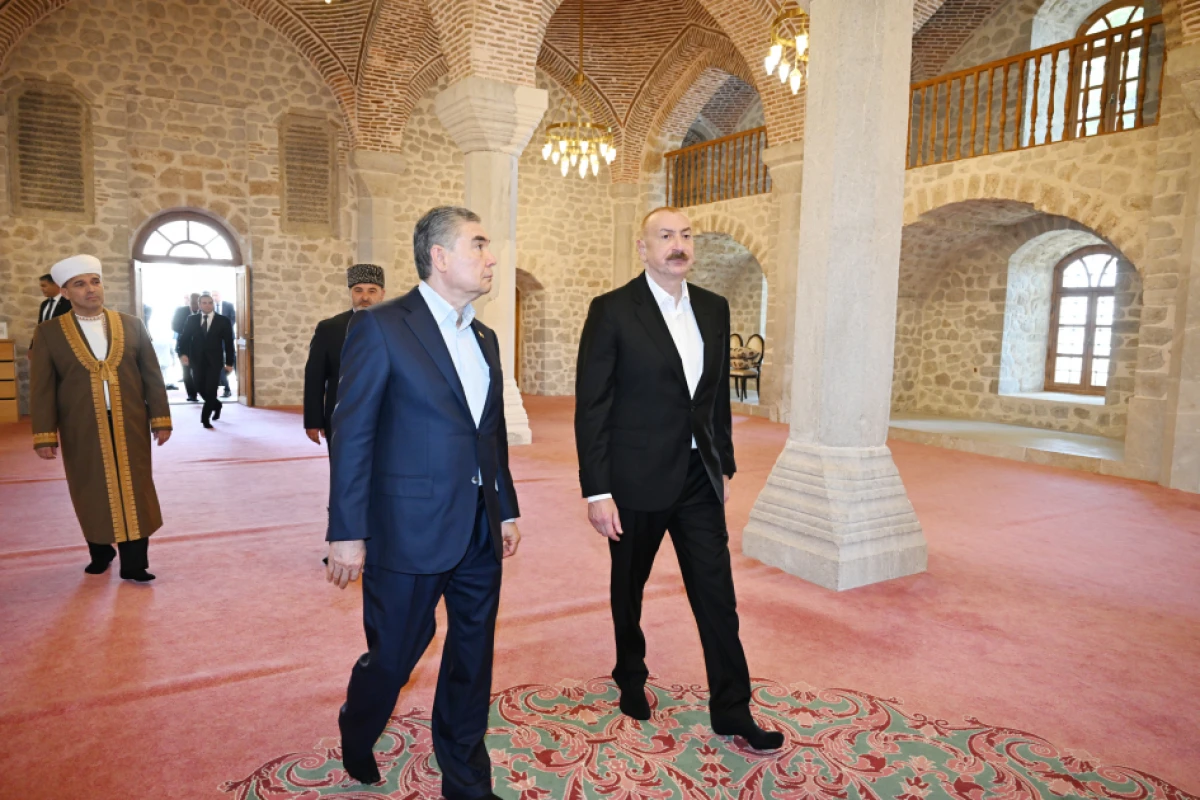Prezident və Qurbanqulu Berdiməhəmmədov Şuşada Yuxarı Gövhər Ağa məscidini ziyarət etdilər — 6