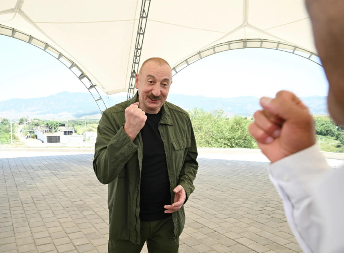 Prezident İlham Əliyev Xocalının Xanyurdu kəndində oldu, kəndə köçən bir qrup sakinlə görüşdü - YENİLƏNDİ — 2