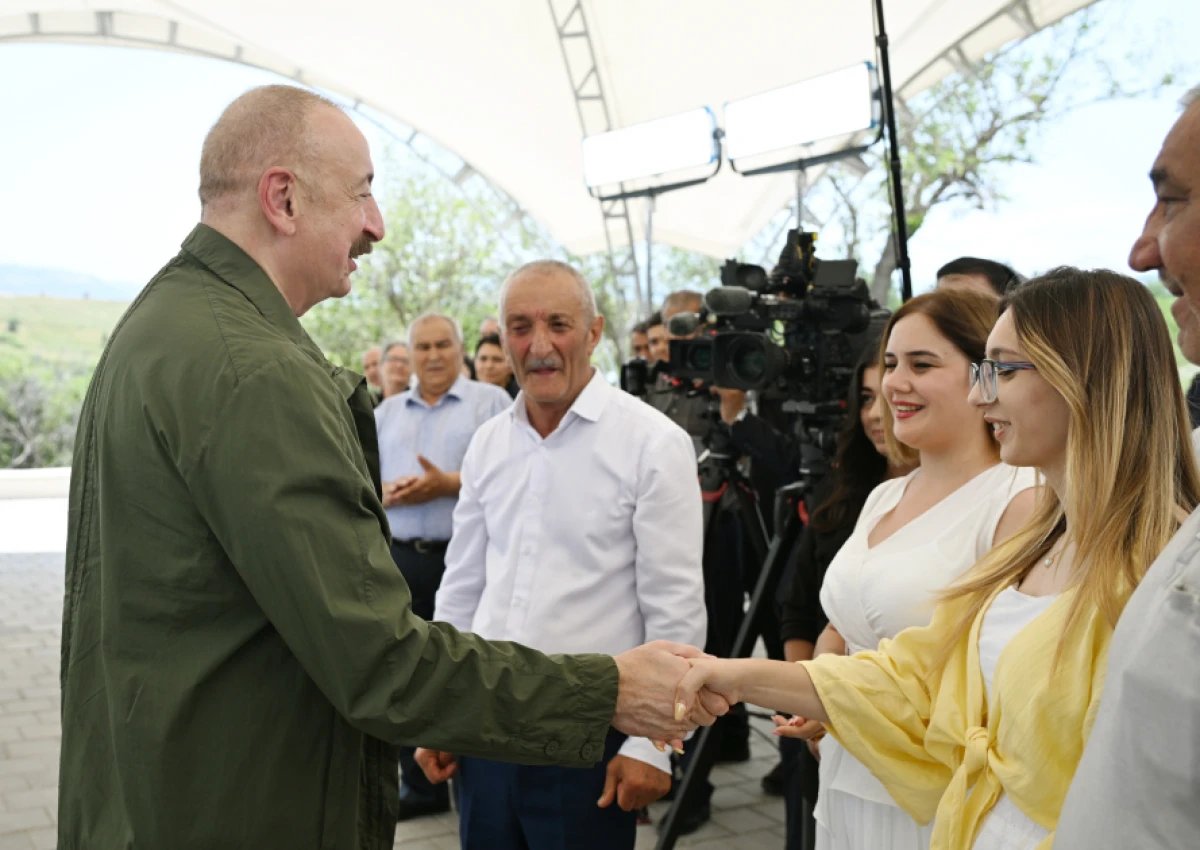 Prezident İlham Əliyev Xocalının Xanyurdu kəndində oldu, kəndə köçən bir qrup sakinlə görüşdü - YENİLƏNDİ — 3