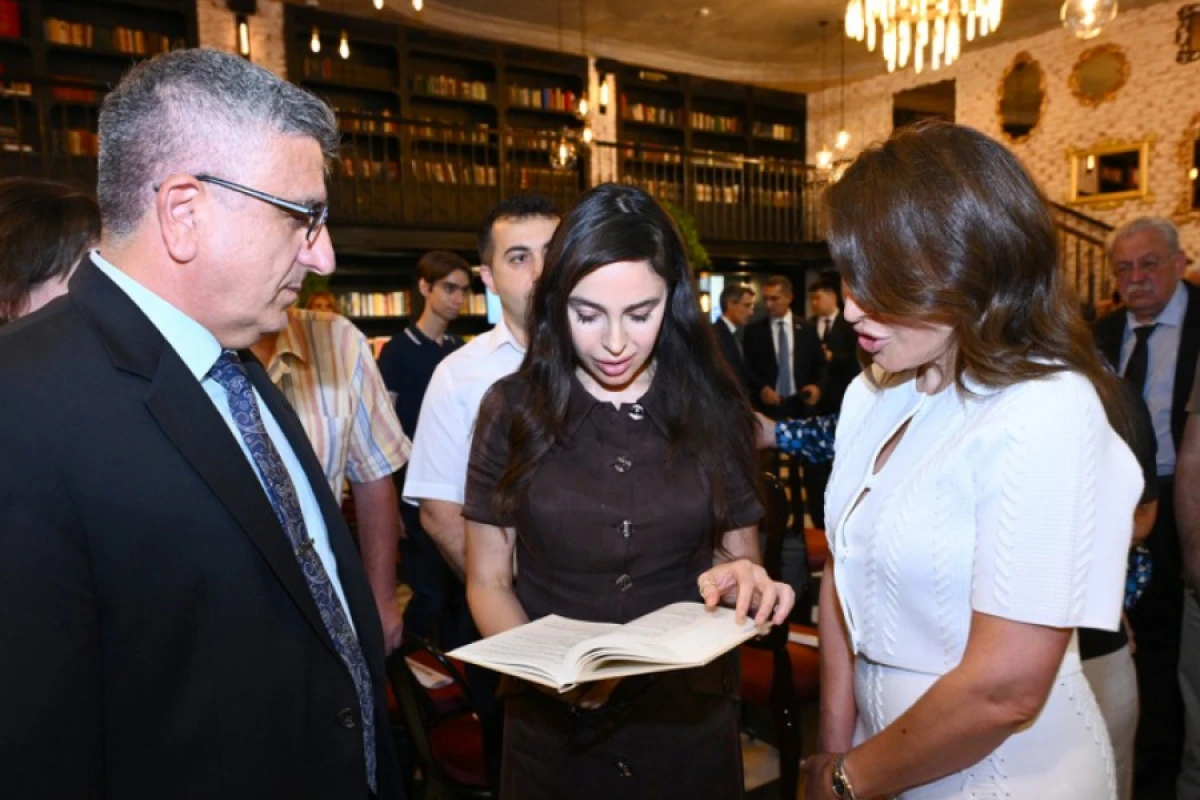 Leyla Əliyeva Bakı Kitab Mərkəzində “Tanımadığımız Konfutsi” adlı gecədə iştirak etdi
