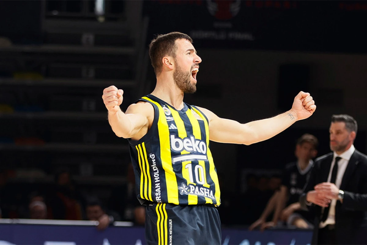 “Fənərbağça” kapitanı ilə müqaviləni uzatdı