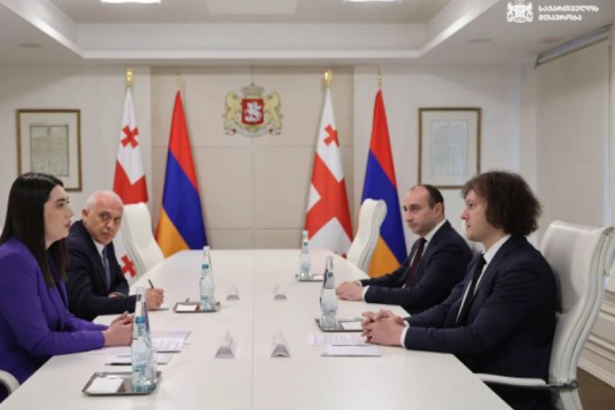 Kobaxidze erməni nazirlə sülh sazişini müzakirə etdi