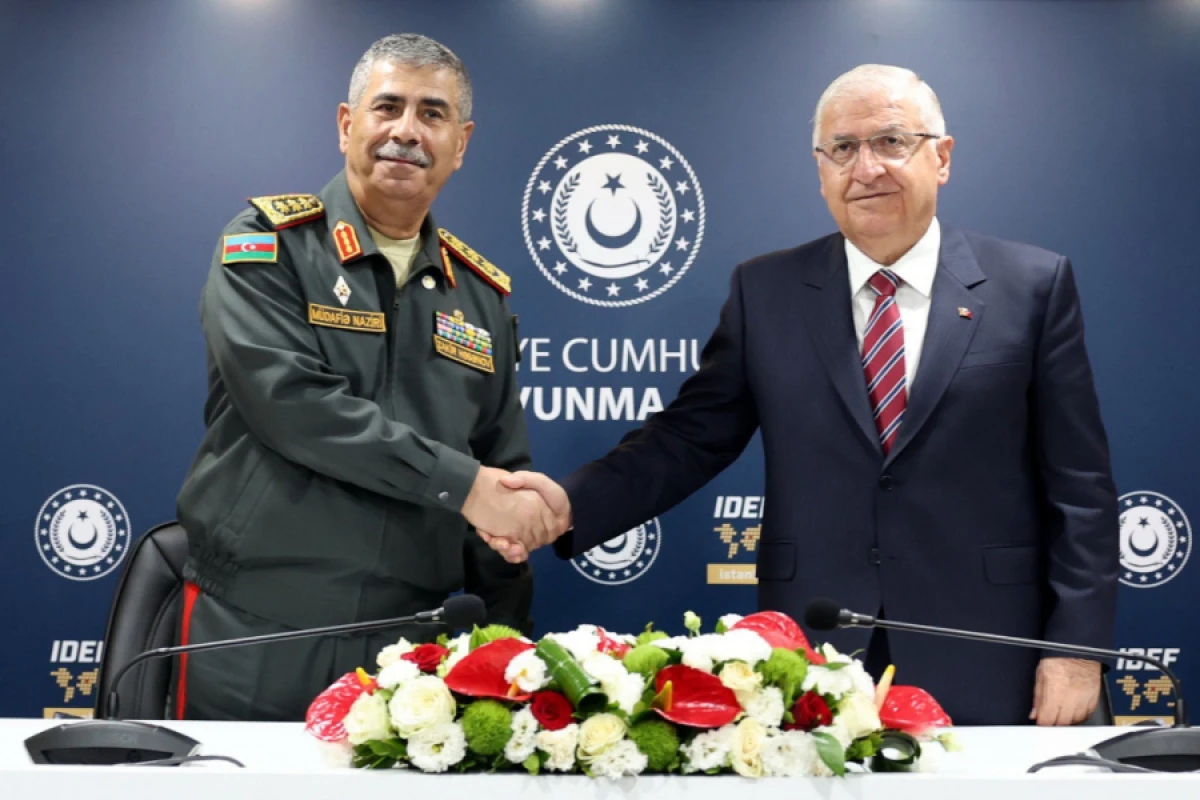 Azərbaycan və Türkiyə müdafiə nazirləri görüşüb, memorandum imzalanıb