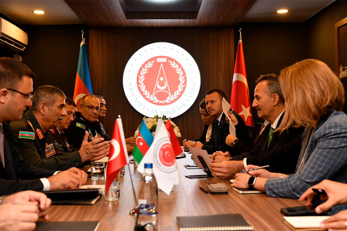 Müdafiə nazirinin Türkiyəyə səfəri davam edir