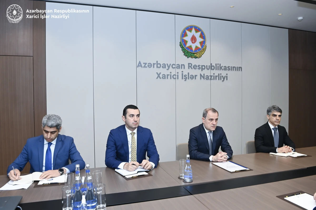 XİN rəhbəri İsrail səfirini diplomatik fəaliyyətinin başa çatması münasibətilə qəbul etdi — 1