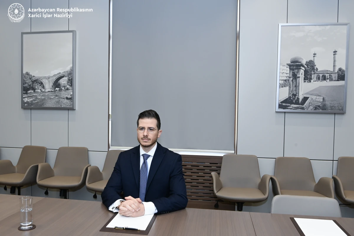 XİN rəhbəri İsrail səfirini diplomatik fəaliyyətinin başa çatması münasibətilə qəbul etdi — 2