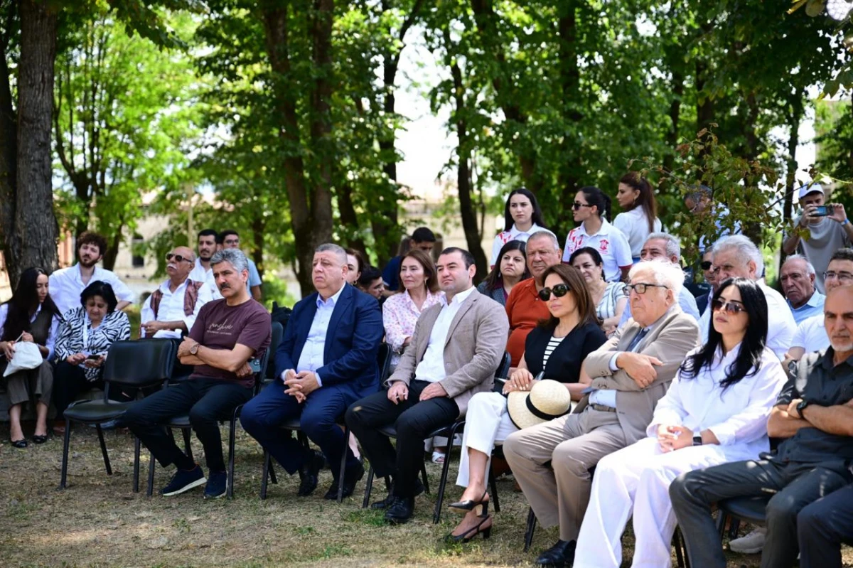 Şuşada Xalq yazıçısı Anarın kitabının təqdimatı oldu — 2