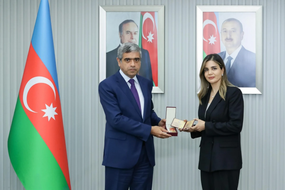 Nazirlik əməkdaşlarına vəsiqə və medallar təqdim olundu — 3