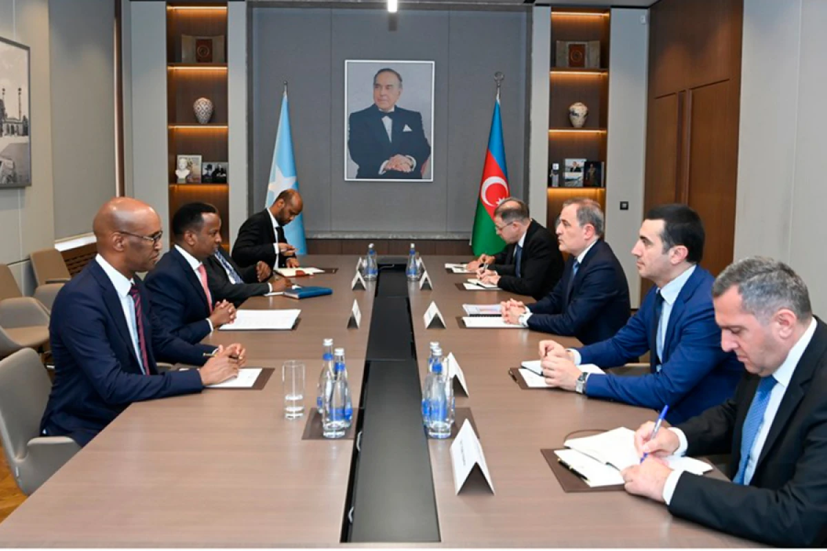 Azərbaycan və Somali XİN başçıları arasında geniştərkibli görüş keçirildi