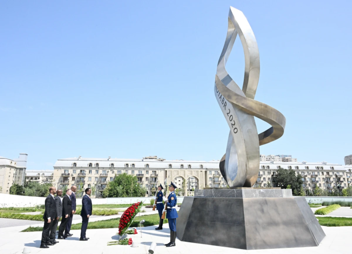 Somali XİN rəhbəri Zəfər parkında oldu — 2